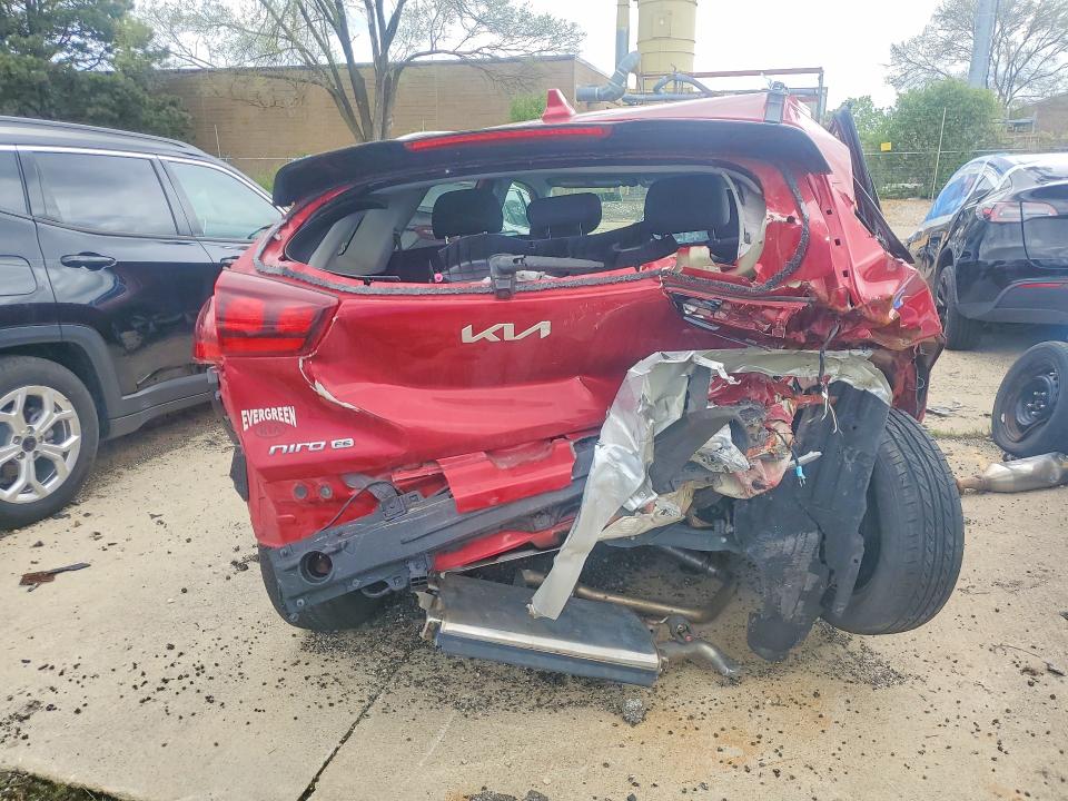 2022 Kia Niro VIN KNDCB3LC7N5534802 COPART salvage auction — REAR END, In - Certificate Of Title, sold $3,050 on 2026-07-06 (photo 6)