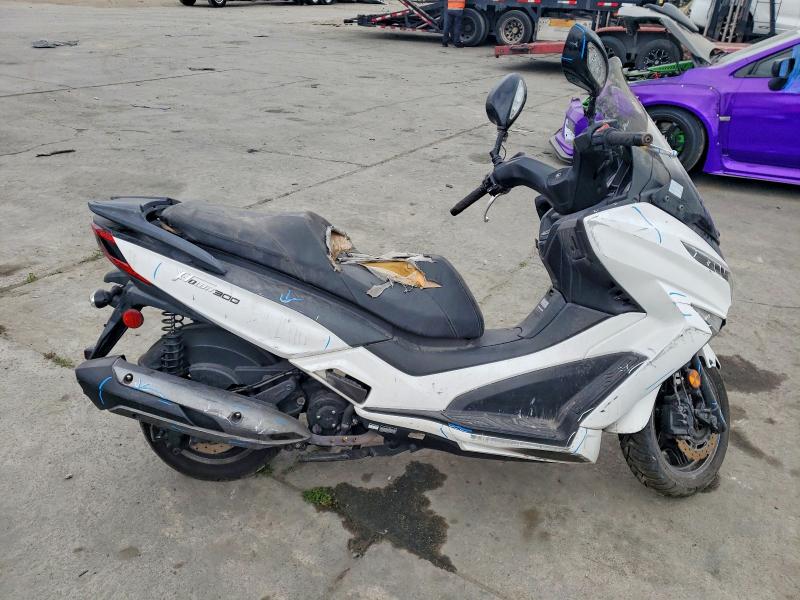 2021 Kymco usa inc X-town 300 VIN LC2W1M245MC100370 COPART salvage auction — FRONT END, SC, sold $175 on 2026-07-16 (photo 1)