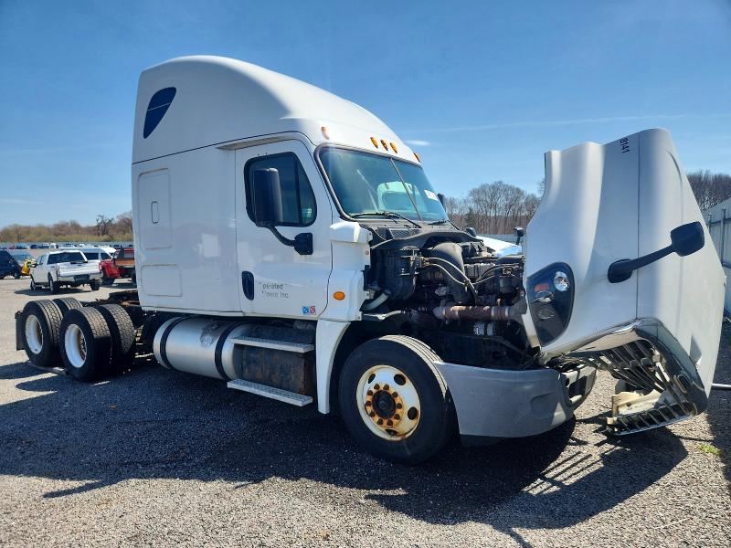 2015 Freightliner All other VIN 1FUJGLD65FLGJ1340 COPART salvage auction — FRONT END, NH - CERTIFICATE OF TITLE, sold $8,500 on 2026-07-29 (photo 1)