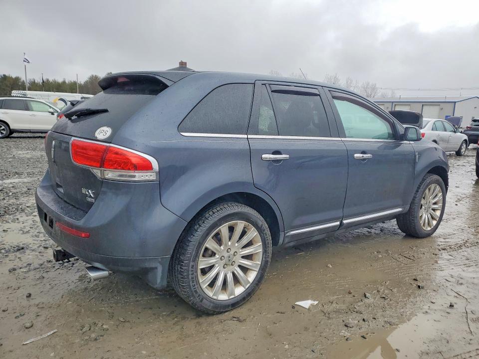 2013 Lincoln townhouse Mkx VIN 2LMDJ8JK9DBL11167 COPART salvage auction — FRONT END, MA - CERT OF TITLE-RECONSTRCTD COLL, sold $900 on 2026-07-08 (photo 3)