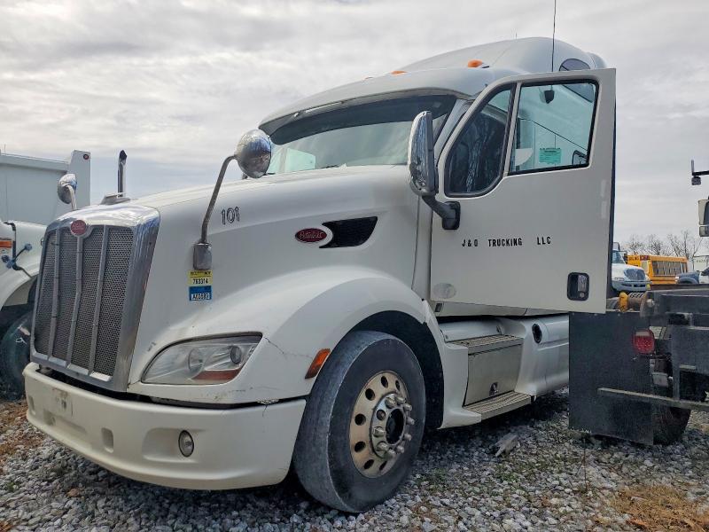 2012 Peterbilt All models VIN 1XP4DP9X7CD171080 COPART salvage auction — MINOR DENT/SCRATCHES, PA - CERT OF TITLE, sold $7,500 on 2026-07-16 (photo 2)
