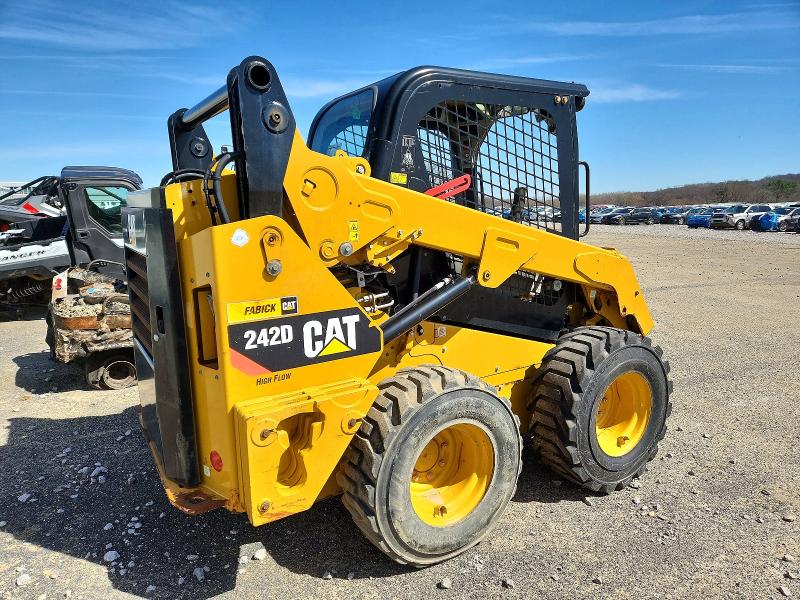 2019 Caterillar 242d hf. r VIN CAT0242DEDZT05057 COPART salvage auction — MINOR DENT/SCRATCHES, WI - BILL OF SALE, sold $15,100 on 2026-07-07 (photo 4)
