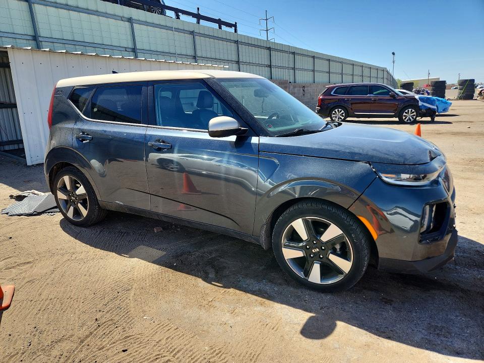 2020 Kia Soul VIN KNDJ33AU0L7091460 COPART salvage auction — SIDE, NM - CERT OF TITLE-SALVAGE, sold $3,800 on 2026-07-02 (photo 4)