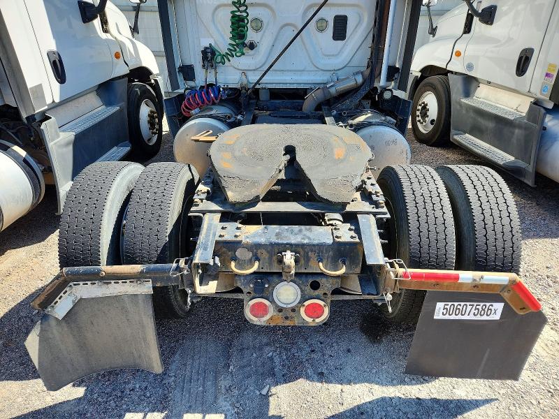 2016 Freightliner All other VIN 1FUBGEDV4GLHC5656 COPART salvage auction — NORMAL WEAR, IN - CERTIFICATE OF TITLE, sold $5,000 on 2026-07-27 (photo 6)