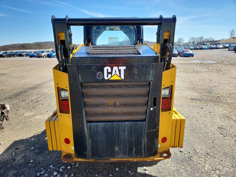 2019 Caterillar 242d hf. r VIN CAT0242DEDZT05057 COPART salvage auction — MINOR DENT/SCRATCHES, WI - BILL OF SALE, sold $15,100 on 2026-07-07 (photo 6)