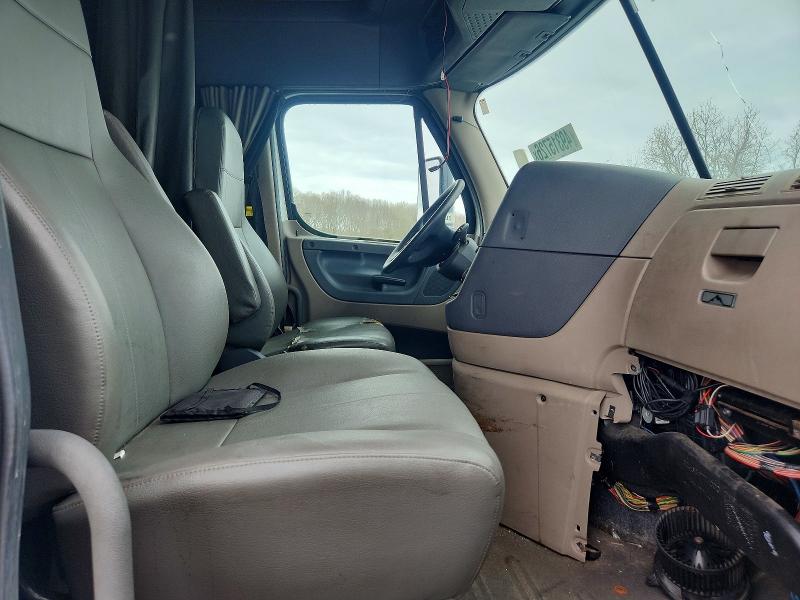 2015 Freightliner All other VIN 1FUJGLD67FLGJ1338 COPART salvage auction — MECHANICAL, NH - CERTIFICATE OF TITLE, sold $8,500 on 2026-07-29 (photo 5)