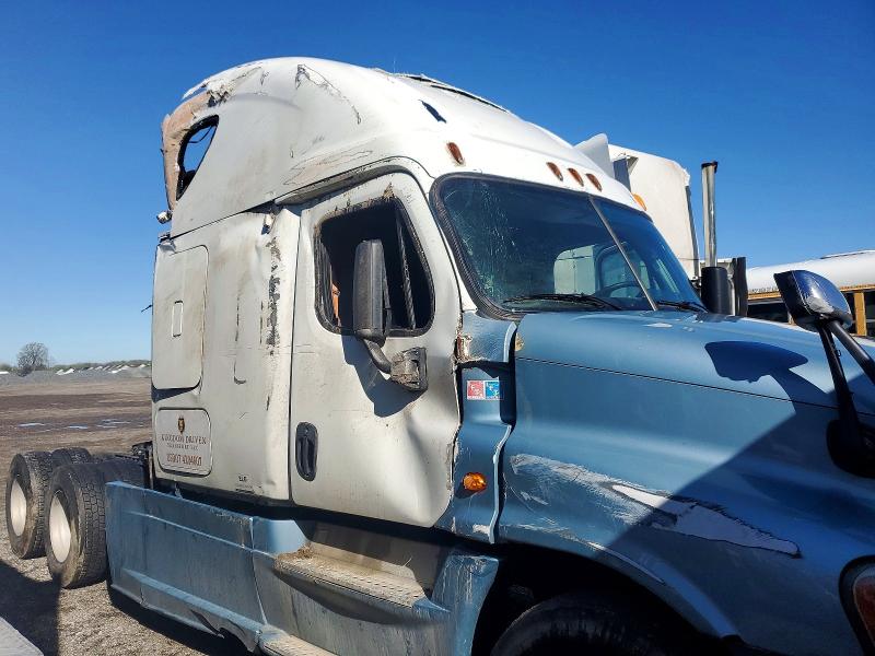 2014 Freightliner All other VIN 3AKJGLD55ESFH3338 COPART salvage auction — ROLLOVER, ST, sold $125 on 2026-07-09 (photo 9)