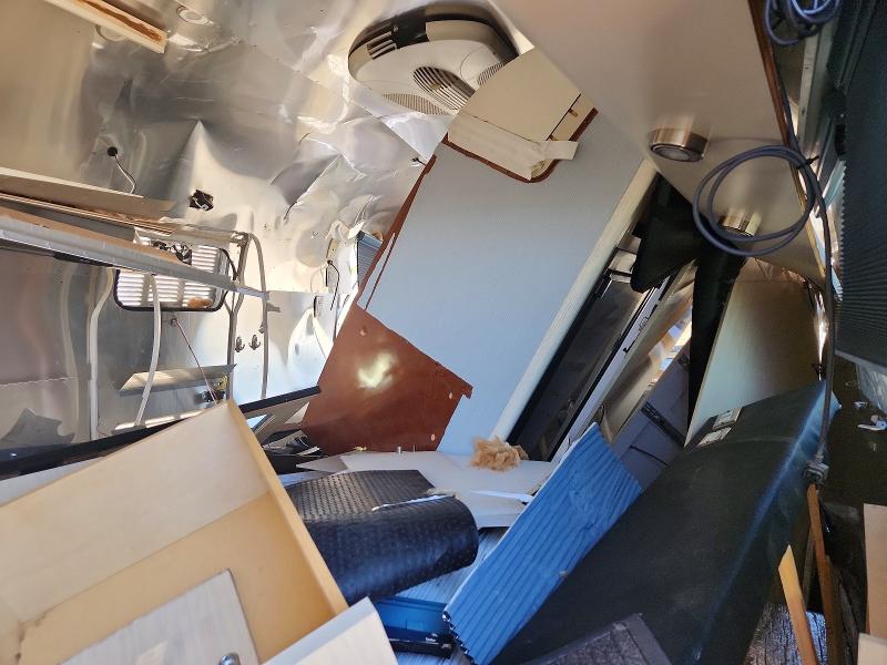2015 Airstream Internatio VIN 1STKFAG29FJ532047 COPART salvage auction — FRONT END, AZ - CERT OF TITLE - SALVAGE, sold $925 on 2026-07-27 (photo 5)