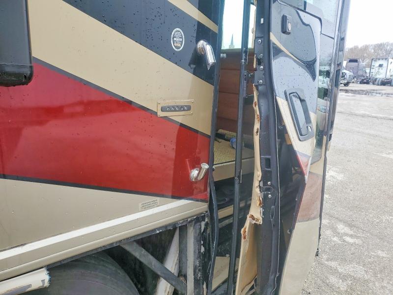 2007 Volv Unknown VIN 4VZAT1C977C059498 COPART salvage auction — FRONT END, IN - CERTIFICATE OF TITLE, sold $19,500 on 2026-07-21 (photo 9)