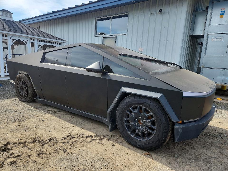 2024 Tesla Cybertruck VIN 7G2CEHED1RA001322 COPART salvage auction — REAR END, Tx - Salvage Vehicle Title (P), sold $41,750 on 2026-07-27 (photo 4)
