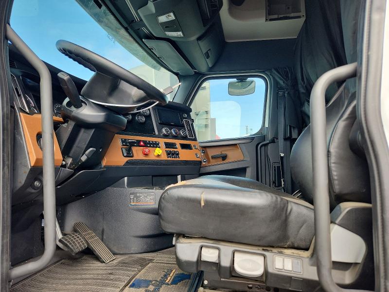 2025 Freightliner Cascadia 126 VIN 3AKJHHDV1SSVY2593 COPART salvage auction — ROLLOVER, CA - SALVAGE CERTIFICATE, sold $8,900 on 2026-07-23 (photo 5)