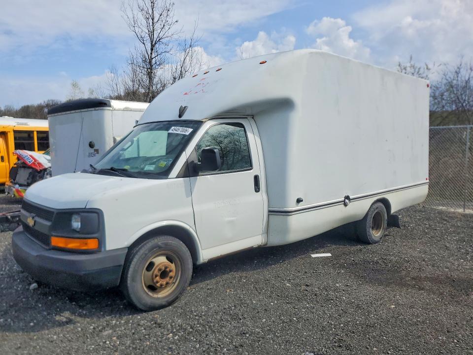2017 Chev Express VIN 1GB3GSCG7H1352029 COPART salvage auction — MINOR DENT/SCRATCHES, NY - CERTIFICATE OF TITLE, sold $2,750 on 2026-07-09 (photo 1)