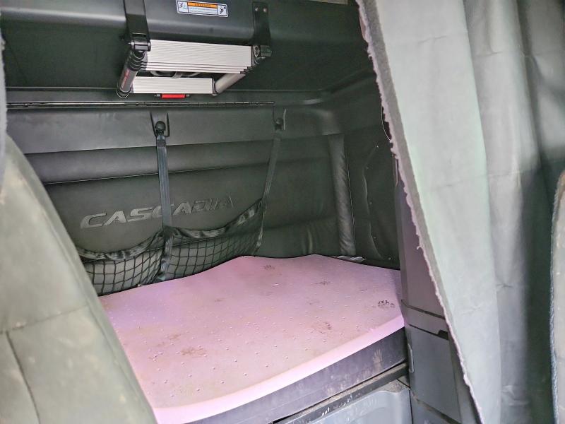 2023 Freightliner All other VIN 3AKJHHDR6PSNW6416 COPART salvage auction — ROLLOVER, CA - SALVAGE CERTIFICATE, sold $5,800 on 2026-07-23 (photo 6)