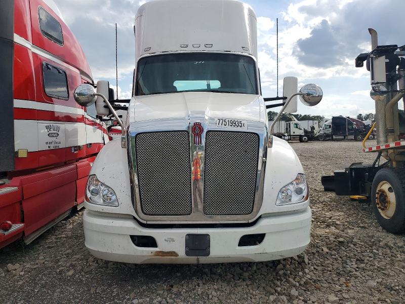 2014 Kenworth All other VIN 1XKYA48X2EJ402424 COPART salvage auction — NORMAL WEAR, IN - CERTIFICATE OF TITLE, sold $7,000 on 2026-07-27 (photo 9)