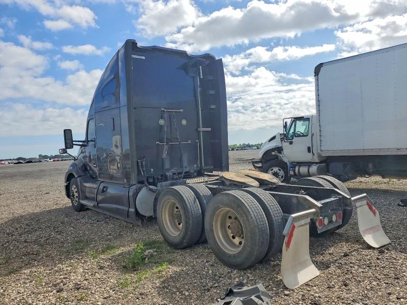 2016 Kenworth All other VIN 1XKYD48X6GJ458828 COPART salvage auction — Burn Interior, TX - SALVAGE VEHICLE TITLE, sold $8,100 on 2026-07-23 (photo 3)
