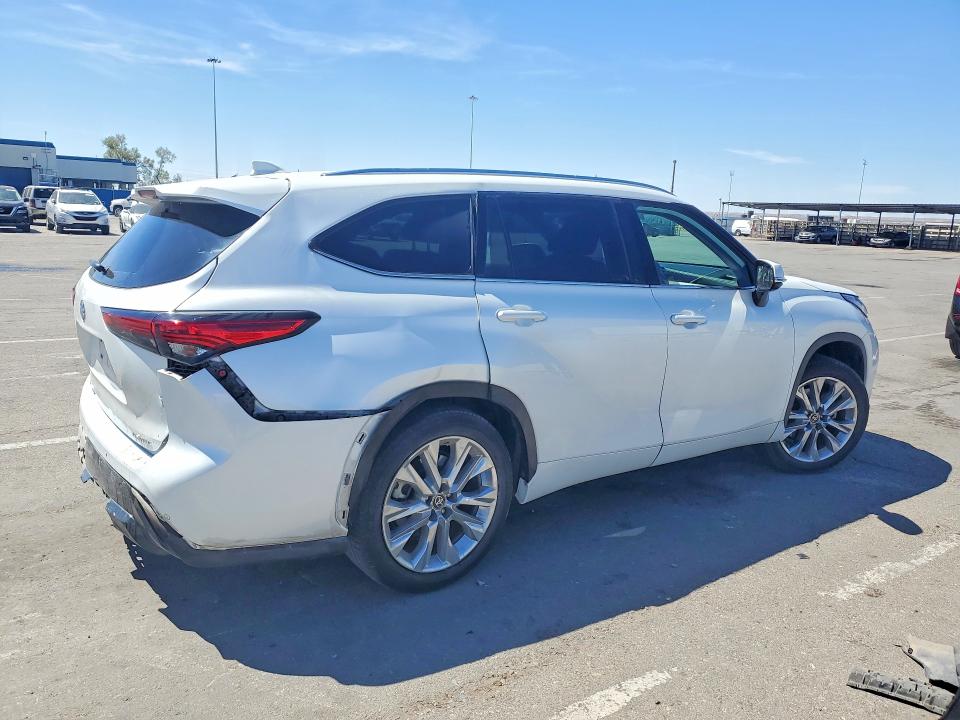 2022 Toyota Highlander VIN 5TDYZRAH2NS100834 COPART salvage auction — REAR END, Tx - Salvage Vehicle Title, sold $350 on 2026-07-10 (photo 3)