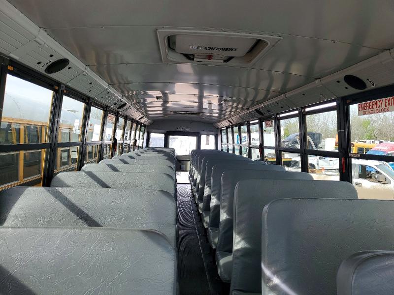 2013 Thomas Saf-t-liner c2 VIN 4UZABRDT8DCFA7895 COPART salvage auction — NORMAL WEAR, IL - CERTIFICATE OF TITLE, sold $1,400 on 2026-10-08 (photo 6)