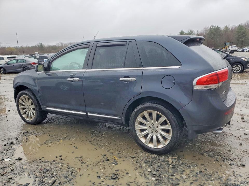 2013 Lincoln townhouse Mkx VIN 2LMDJ8JK9DBL11167 COPART salvage auction — FRONT END, MA - CERT OF TITLE-RECONSTRCTD COLL, sold $900 on 2026-07-08 (photo 2)