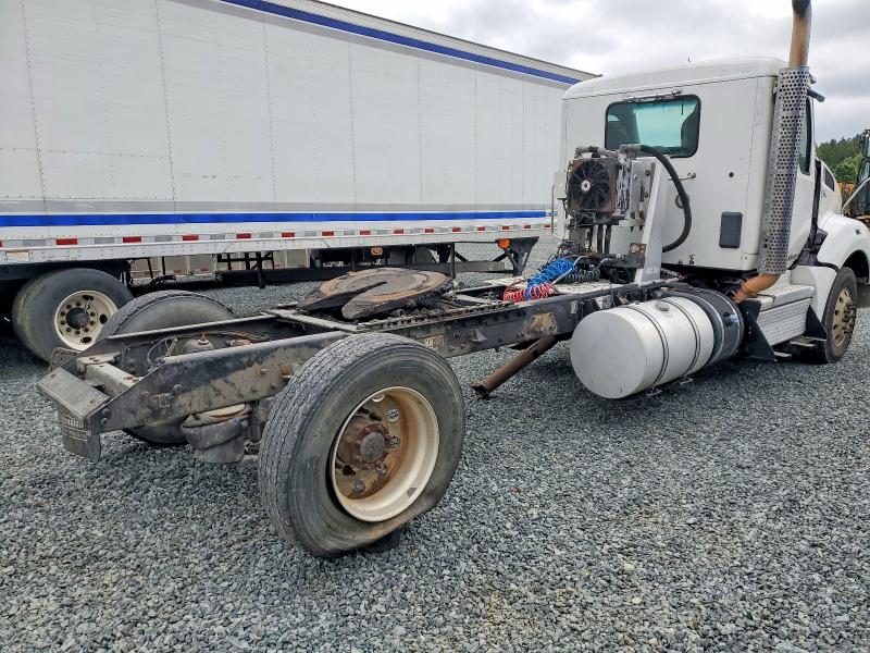 2018 Kenworth All other VIN 1XKZDP9X7JJ223172 COPART salvage auction — MINOR DENT/SCRATCHES, NC - DEALER ONLY CLEAN TITLE, sold $8,800 on 2026-07-09 (photo 9)