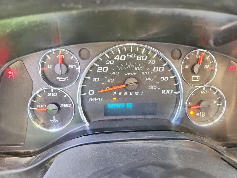 2017 Chev Express VIN 1GB3GSCG7H1352029 COPART salvage auction — MINOR DENT/SCRATCHES, NY - CERTIFICATE OF TITLE, sold $2,750 on 2026-07-09 (photo 9)