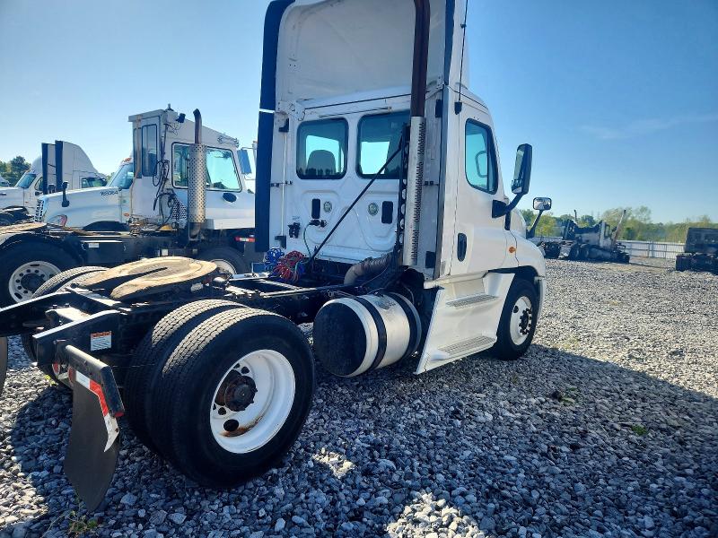 2014 Freightliner All other VIN 1FUBGEDV0ELFT4298 COPART salvage auction — NORMAL WEAR, IN - CERTIFICATE OF TITLE, sold $5,000 on 2026-07-09 (photo 4)