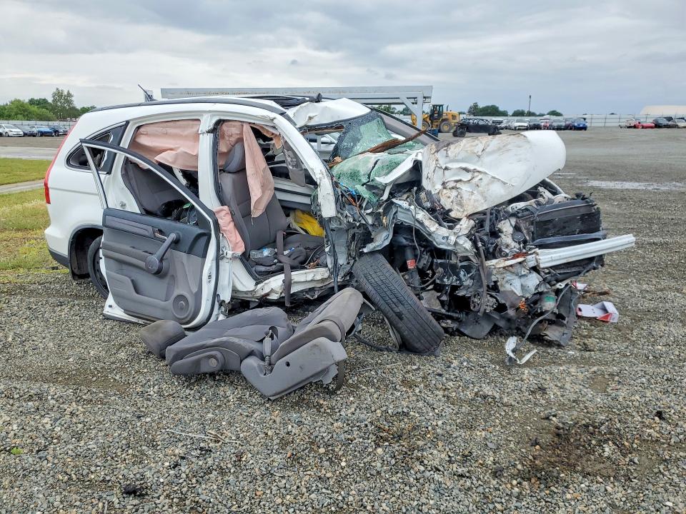 2008 Honda Crv VIN JHLRE385X8C044210 COPART salvage auction — ROLLOVER, Ca - Salvage Certificate, sold $100 on 2026-07-14 (photo 4)