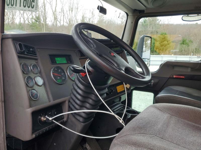 2013 Kenworth All other VIN 2NKHHM7X8DM354507 COPART salvage auction — MINOR DENT/SCRATCHES, IN - CERTIFICATE OF TITLE, sold $5,100 on 2026-07-08 (photo 8)