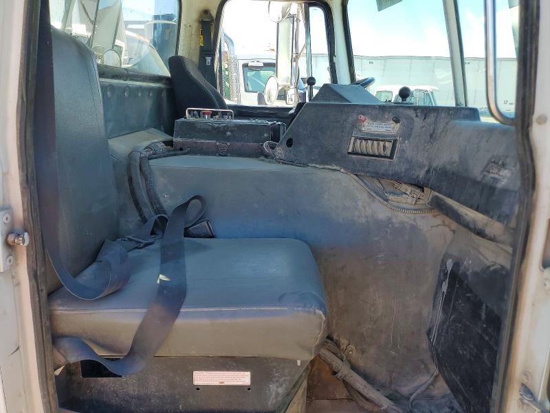 2003 Autocar llc All other VIN 5VCDC6LF33N194612 COPART salvage auction — MINOR DENT/SCRATCHES, CD, sold $1,100 on 2026-07-29 (photo 5)