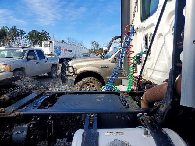 2016 Freightliner Cascadia 125 VIN 1FUBGEDV9GLHC5653 COPART salvage auction — NORMAL WEAR, IN - CERTIFICATE OF TITLE, sold $5,000 on 2026-09-02 (photo 6)