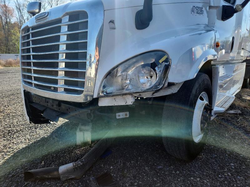 2018 Freigliner All other VIN 1FUJGLDV3JLHJ9889 COPART salvage auction — FRONT END, CT, sold $450 on 2026-07-06 (photo 9)