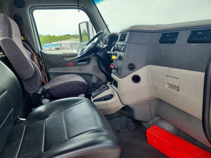 2018 Peterbilt All other VIN 1XPBA48X4JD478378 COPART salvage auction — NORMAL WEAR, IN - CERTIFICATE OF TITLE, sold $5,200 on 2026-07-16 (photo 5)