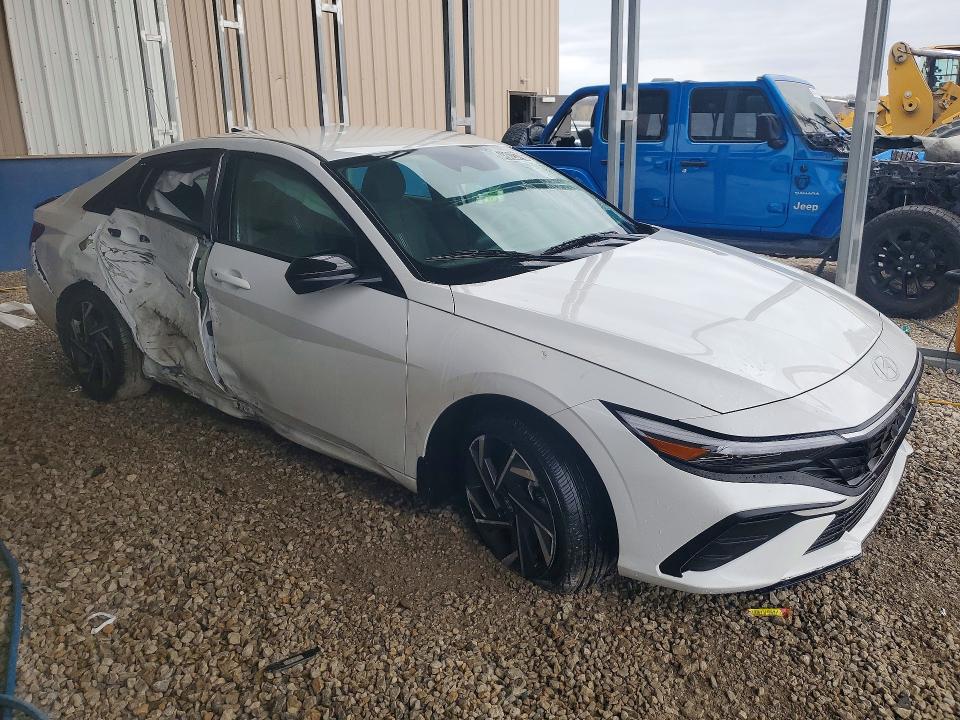 2025 Hyundai Elantra VIN KMHLM4DG2SU995632 COPART salvage auction — Side, MO - CERT OF TITLE-REPOSSESSED, sold $6,600 on 2026-07-02 (photo 4)