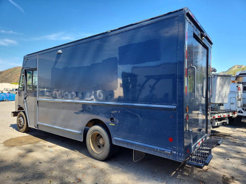 2020 Freightliner All other VIN 4UZAC2EA1LCLZ7063 COPART salvage auction — MINOR DENT/SCRATCHES, CA - CERTIFICATE OF TITLE, sold $22,000 on 2026-07-27 (photo 2)