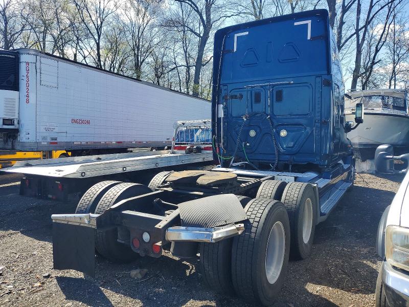 2015 Freigliner All other VIN 1FUJGLD69FLGL9562 COPART salvage auction — MECHANICAL, MA - CERTIFICATE OF TITLE, sold $5,800 on 2026-07-31 (photo 4)
