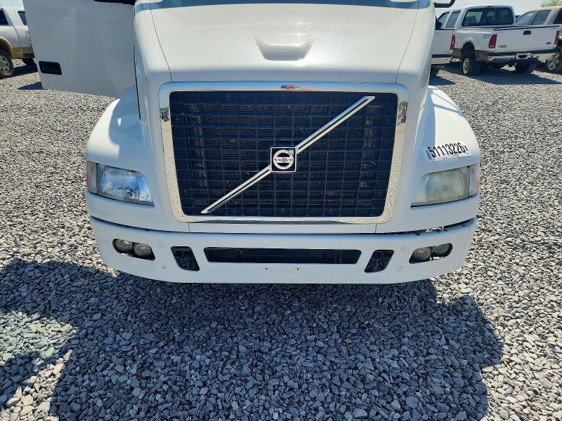 2012 Volv Vn VIN 4V4MC9DF7CN560024 COPART salvage auction — NORMAL WEAR, IN - CERTIFICATE OF TITLE, sold $1,100 on 2026-07-27 (photo 7)