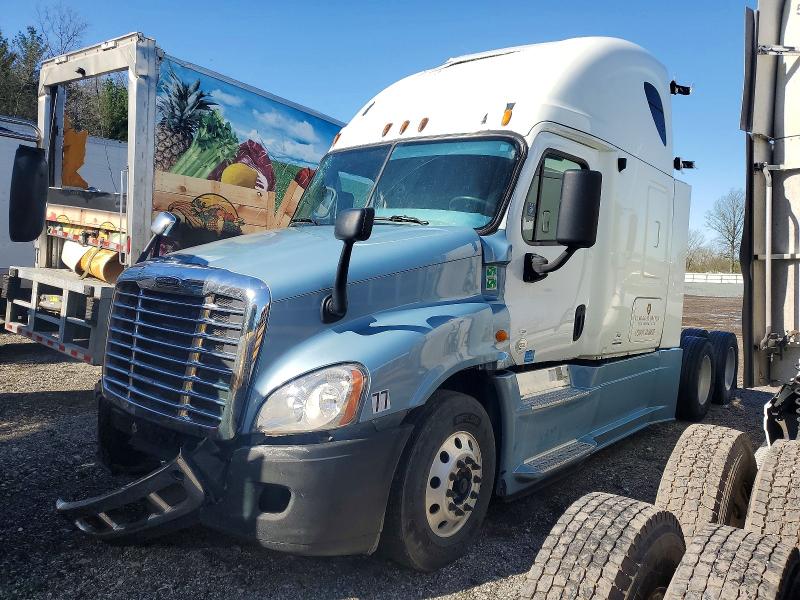 2014 Freightliner All other VIN 3AKJGLD55ESFH3338 COPART salvage auction — ROLLOVER, ST, sold $125 on 2026-07-09 (photo 3)