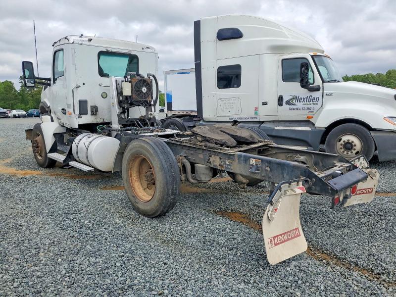 2018 Kenworth All other VIN 1XKZDP9X4JJ223176 COPART salvage auction — STRIPPED, NC - DLR ONLY-CLEAN/OVER 25% DAMAGE, sold $7,300 on 2026-07-30 (photo 3)
