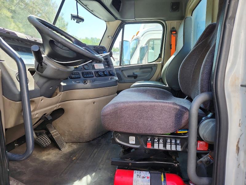 2016 Freightliner All other VIN 1FUBGEDV4GLHC5656 COPART salvage auction — NORMAL WEAR, IN - CERTIFICATE OF TITLE, sold $5,000 on 2026-07-28 (photo 5)