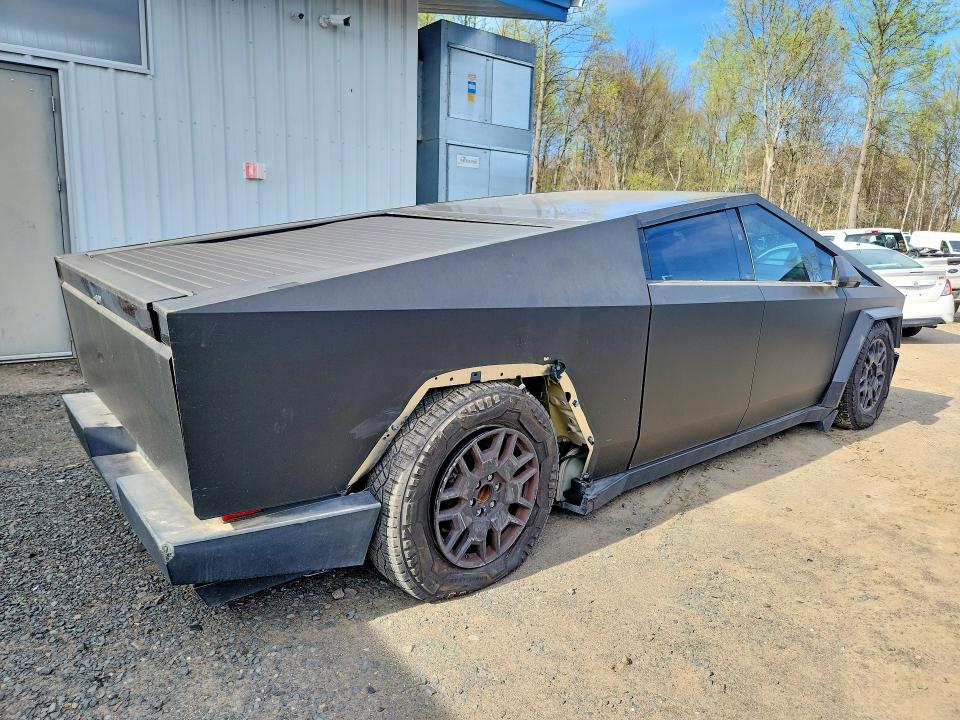 2024 Tesla Cybertruck VIN 7G2CEHED1RA001322 COPART salvage auction — REAR END, Tx - Salvage Vehicle Title (P), sold $41,750 on 2026-07-27 (photo 3)