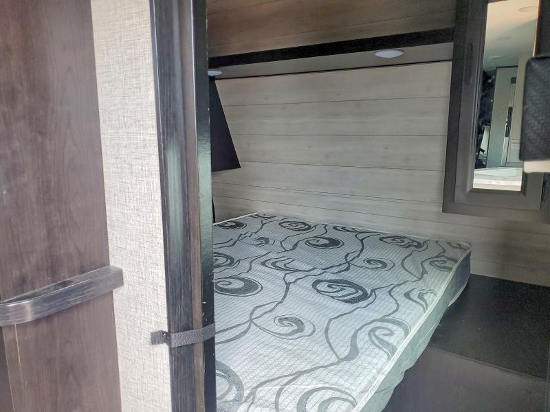 2022 Jayco jay Jay flight VIN 1UJBJ0BP0N17W0673 COPART salvage auction — SIDE, MI - CERT OF TITLE-REBUILT SALVAGE, sold $3,500 on 2026-07-24 (photo 8)