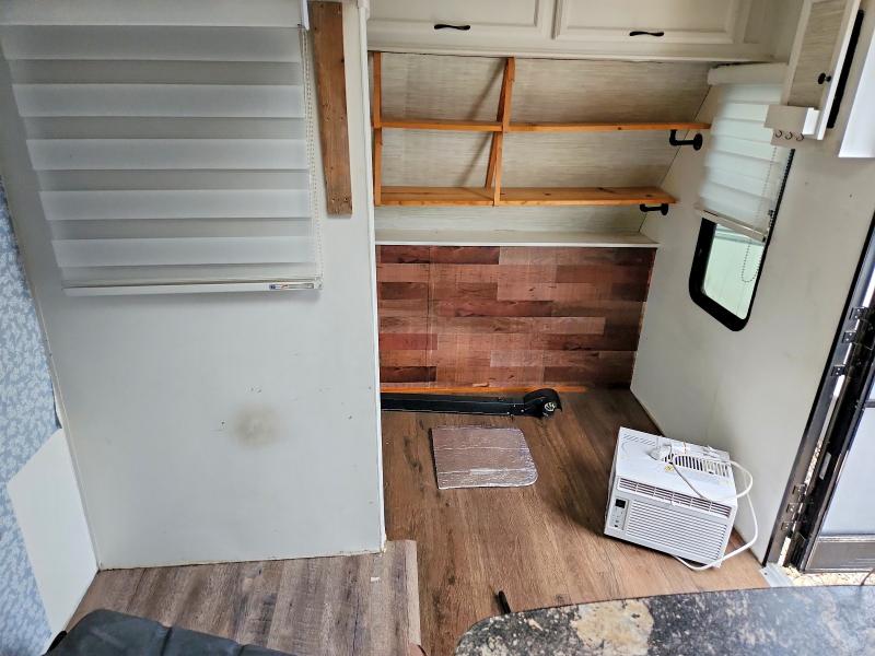 2017 Starcraft Rv VIN 1SABS0BRXH2875062 COPART salvage auction — NORMAL WEAR, TX - CERTIFICATE OF TITLE, sold $2,400 on 2026-07-28 (photo 5)