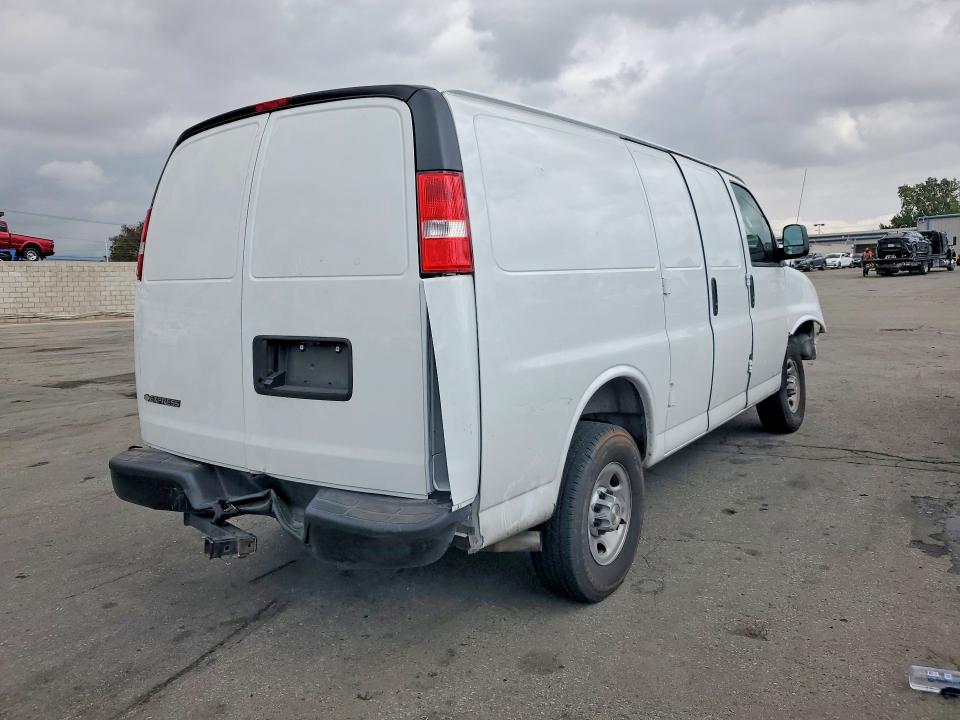 2025 Chev Express VIN 1GCWGAFP4S1108859 COPART salvage auction — FRONT END, SC, sold $1,650 on 2026-07-09 (photo 3)
