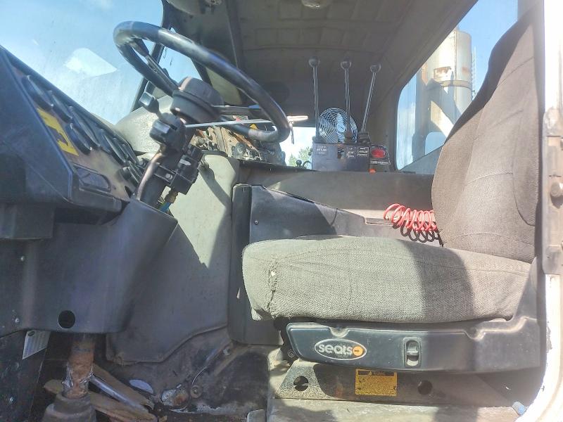 2001 Peterbilt All other VIN 1NPZL09X41D712996 COPART salvage auction — UNDERCARRIAGE, CT, sold $750 on 2026-07-09 (photo 7)