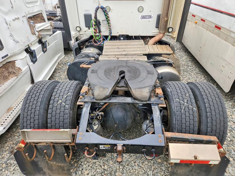 2017 Peterbilt All models VIN 1XPBA48X7HD428486 COPART salvage auction — MINOR DENT/SCRATCHES, IN - CERTIFICATE OF TITLE, sold $5,300 on 2026-07-09 (photo 9)