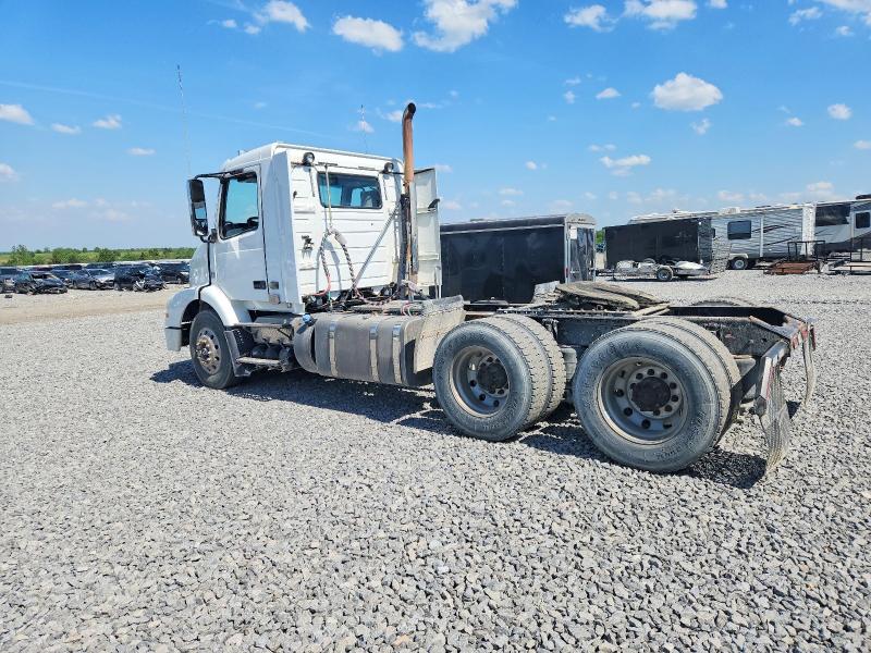 2012 Volv Vn VIN 4V4MC9DF7CN560024 COPART salvage auction — NORMAL WEAR, IN - CERTIFICATE OF TITLE, sold $1,100 on 2026-07-27 (photo 3)
