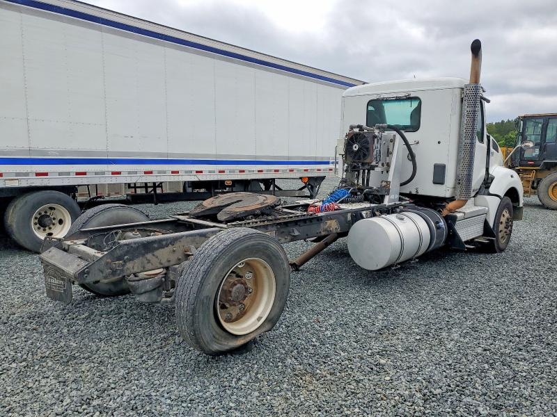 2018 Kenworth All other VIN 1XKZDP9X7JJ223172 COPART salvage auction — MINOR DENT/SCRATCHES, NC - DEALER ONLY CLEAN TITLE, sold $8,800 on 2026-07-09 (photo 4)