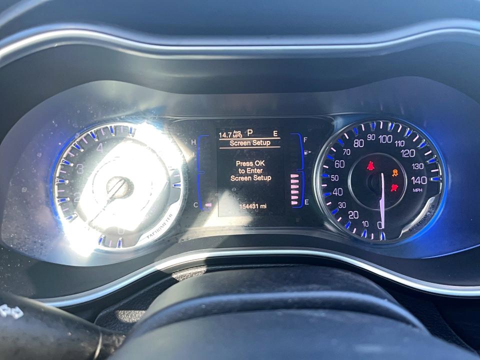 2016 Chrysler 200 VIN 1C3CCCABXGN172625 COPART salvage auction — NORMAL WEAR, Tx - Certificate Of Title (P), sold $3,950 on 2026-07-09 (photo 8)
