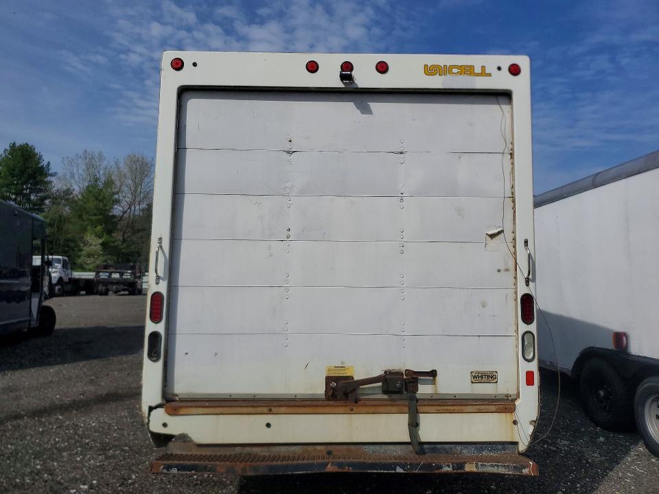 2017 Chev Express VIN 1GB3GSCG7H1352029 COPART salvage auction — MINOR DENT/SCRATCHES, NY - CERTIFICATE OF TITLE, sold $2,750 on 2026-07-09 (photo 6)