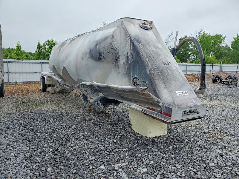2018 Mac Trailer VIN 5MATA4228JA044705 — COPART salvage auction photo