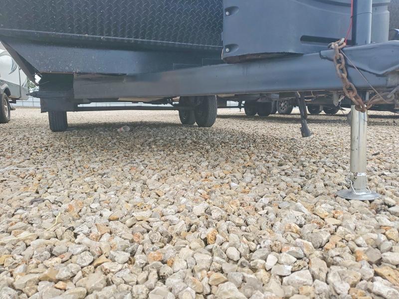 2017 Prowler 18l VIN 5SFPB2228HE336090 COPART salvage auction — MINOR DENT/SCRATCHES, TX - CERTIFICATE OF TITLE, sold $550 on 2026-07-28 (photo 8)